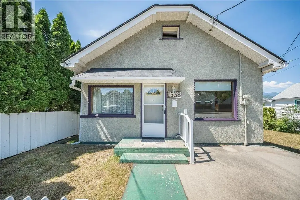 1338 Third Avenue, Trail